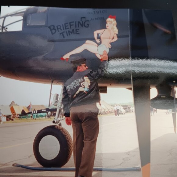 Rare 1999 Perrone Aviation Genuine Leather Bomber Jacket Nose Art  Briefing Time - Picture 8 of 10